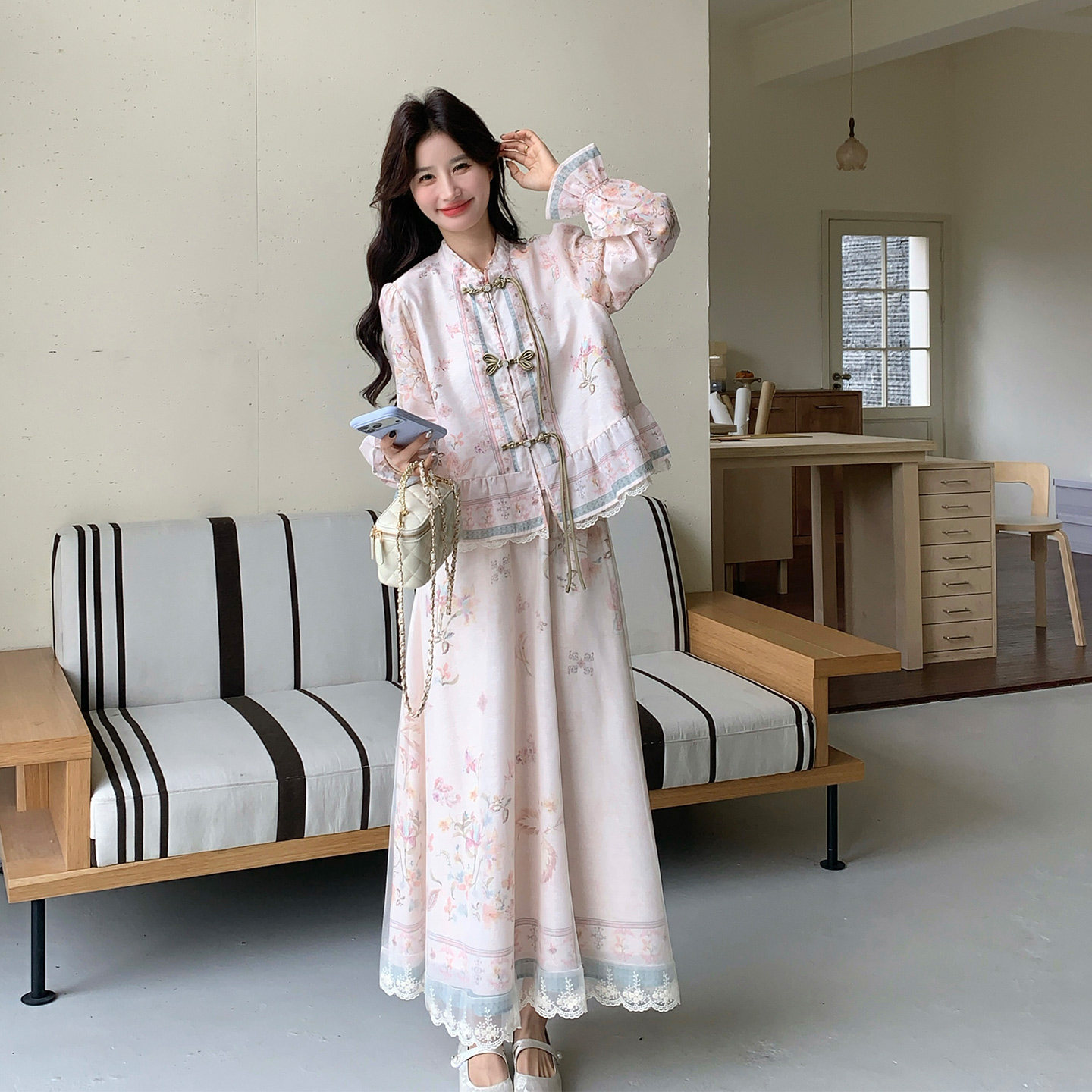 新中式温婉甜美少女感套装秋日印花盘扣衬衫半身裙两件套2026新款