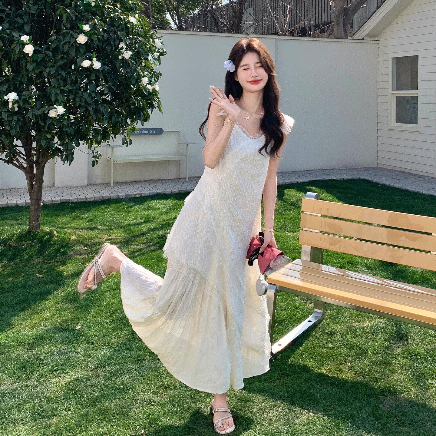 白色超仙甜美减龄吊带连衣裙女2026夏新款法式蕾丝拼接不规则长裙