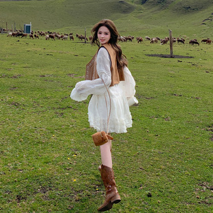 法式复古刺绣马甲连衣裙套装女2026春度假风气质显瘦a字裙两件套