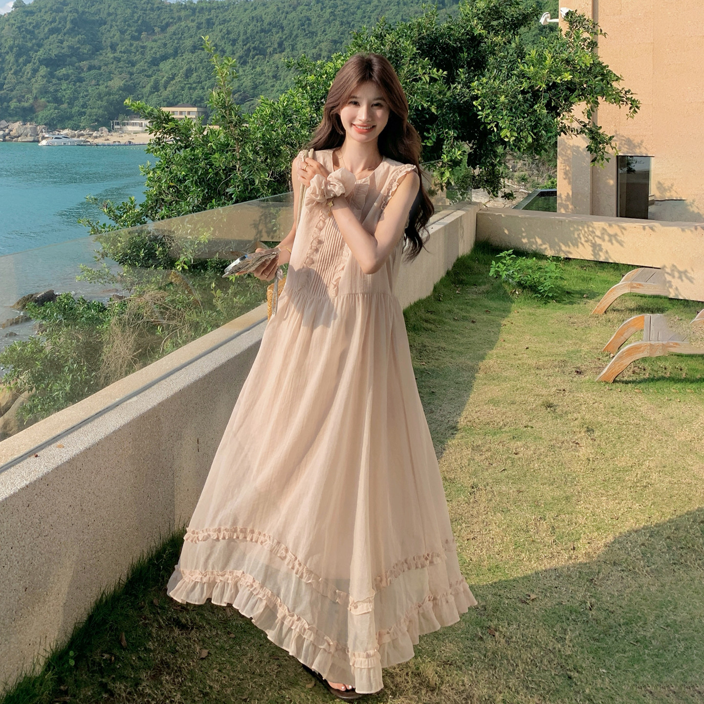 粉色甜美温柔淑女风连衣裙女2026新款夏日法式设计感木耳边背心裙
