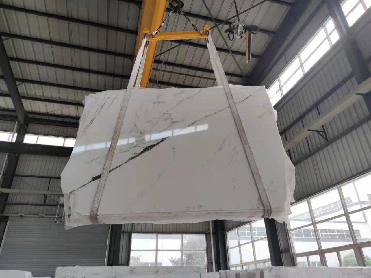 天然鱼肚白大理石岩板背景墙连纹石英石东方鱼肚白大理石工厂定制