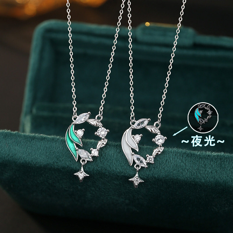 天然白玛瑙s925纯银项链女小众珐琅彩夜光蝴蝶花环吊坠锁骨链礼物