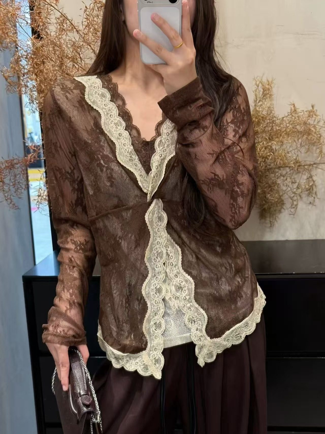 蕾丝拼接长袖上衣黑色咖啡色两色可选V领设计白色蕾丝拼接长袖女