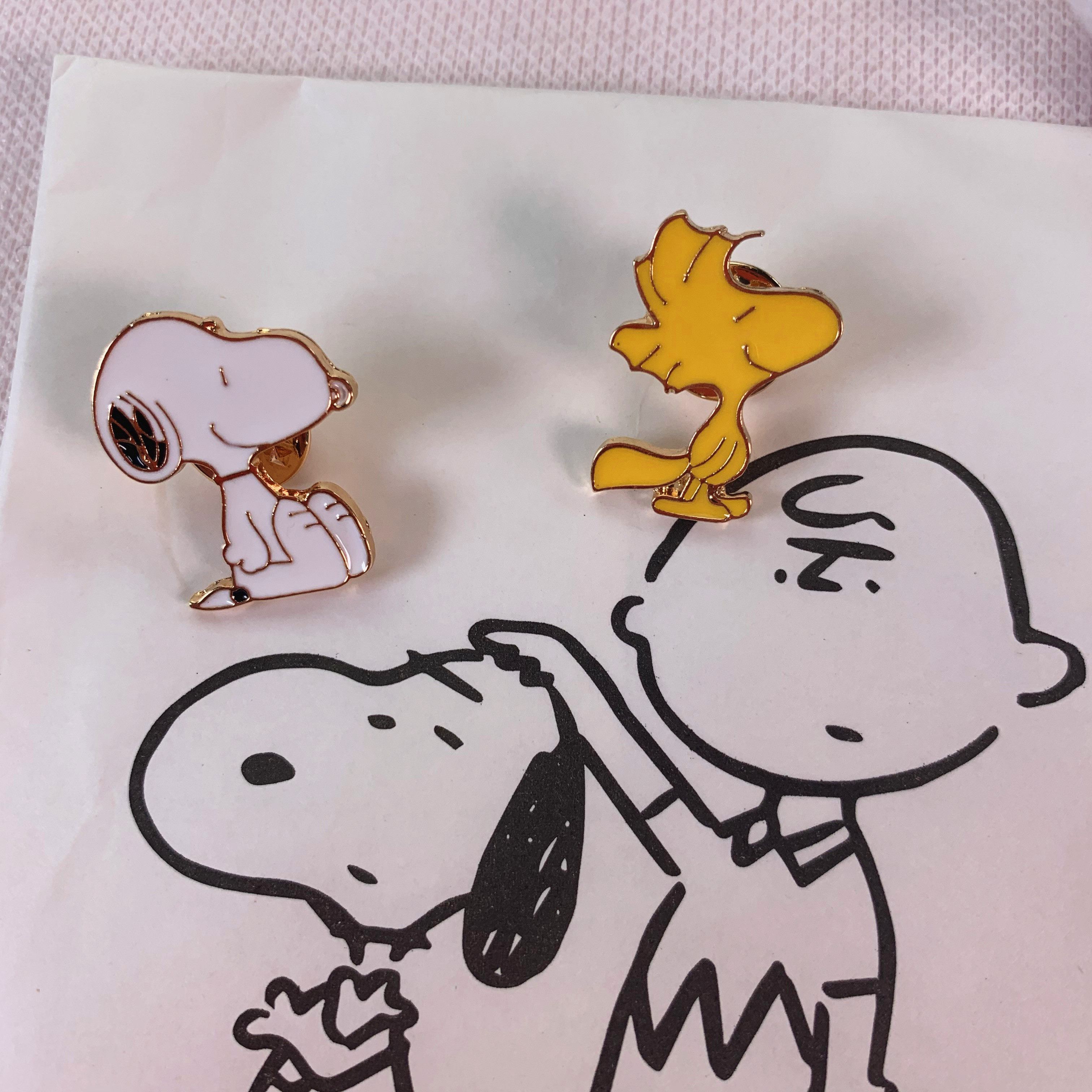 可爱卡通史努小狗合金滴油别针 ins卡通可爱日系狗狗徽章胸针包饰|ruв категории Украшения,ювелирные изделия, брошь - от Buy2taobao.com для оказания профессиональной услуги покупки агента Taobao