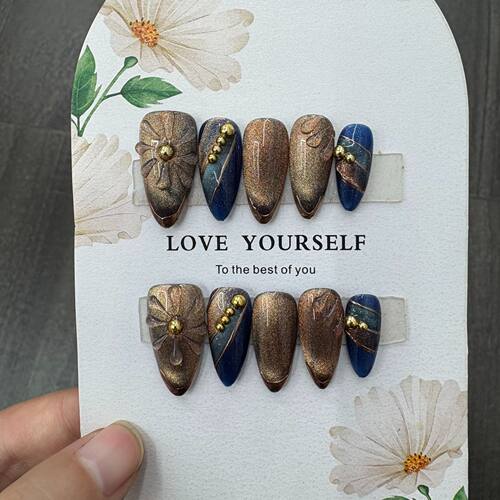 小镇美甲  纯手工穿戴甲杏仁甲型蓝咖色猫眼高级撞色立体滴胶花款