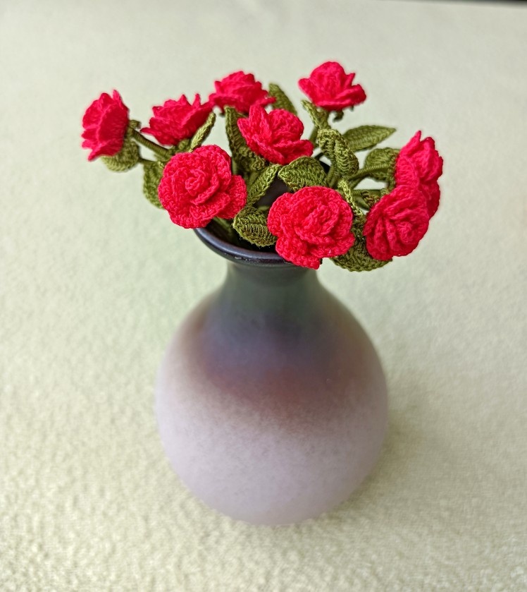 成品 微钩 80线钩织 玫瑰花 送女朋友 情人节  放办公桌 瓶子10元