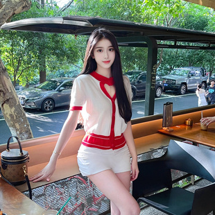 法式名媛风胸前镂空甜美红白撞色短袖针织衫修身v领纯欲针织上衣