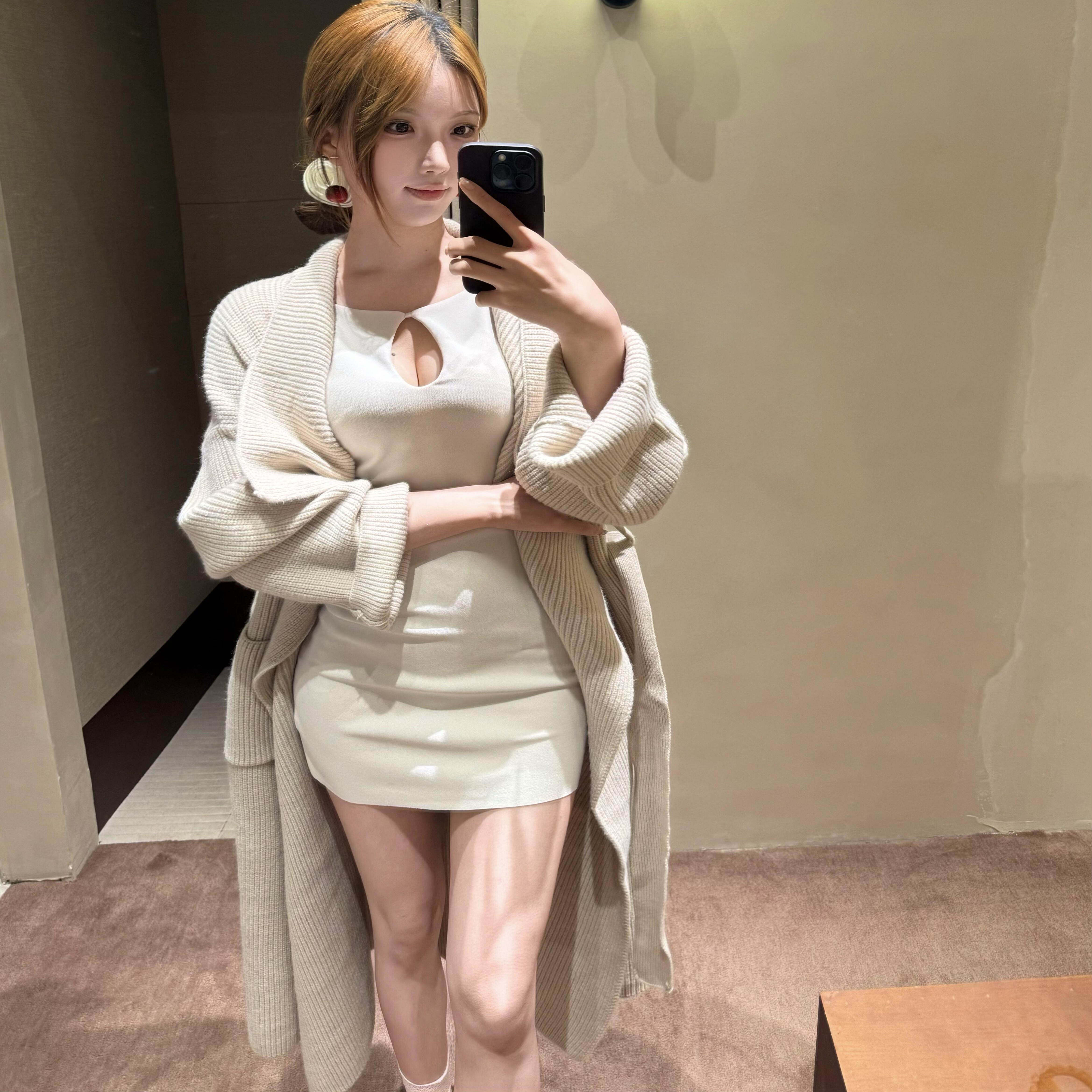 Naicha胸前镂空无袖内搭背心修身短裙+针织大翻领中长款毛衣外套