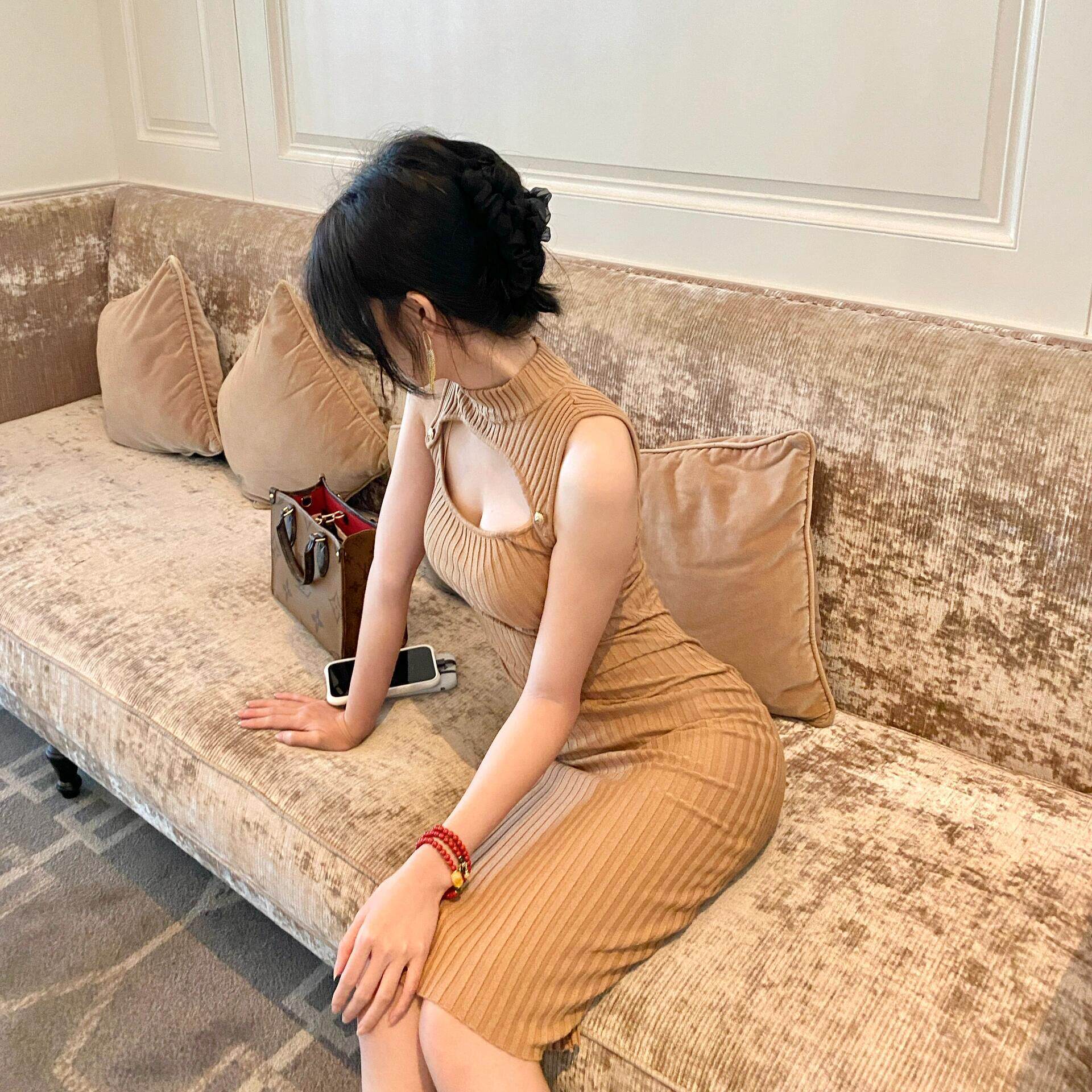 法式御姐半高领镂空无袖气质紧身连衣裙女秋性感背心打底包臀长裙