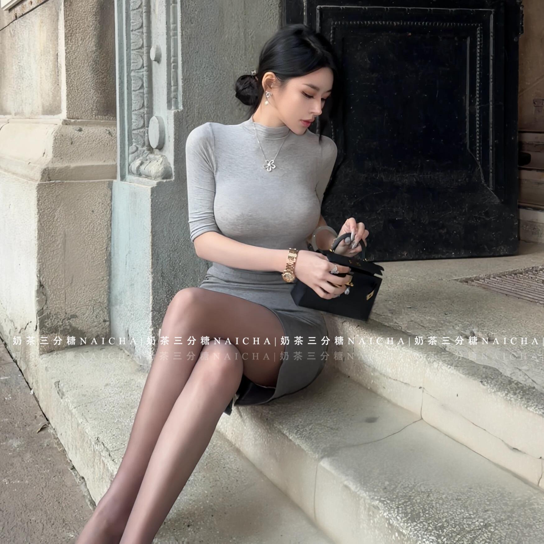 性感气质女人味半高领中袖基础百搭t恤女弹力修身显瘦简约打底衫