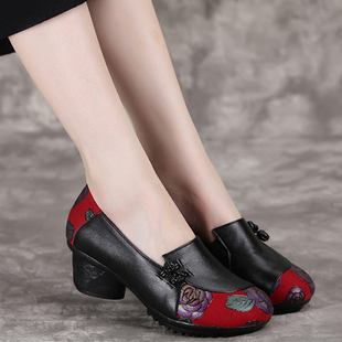 女鞋真皮新款民族风妈妈鞋软底牛皮女单鞋粗跟印花中老年圆头皮鞋