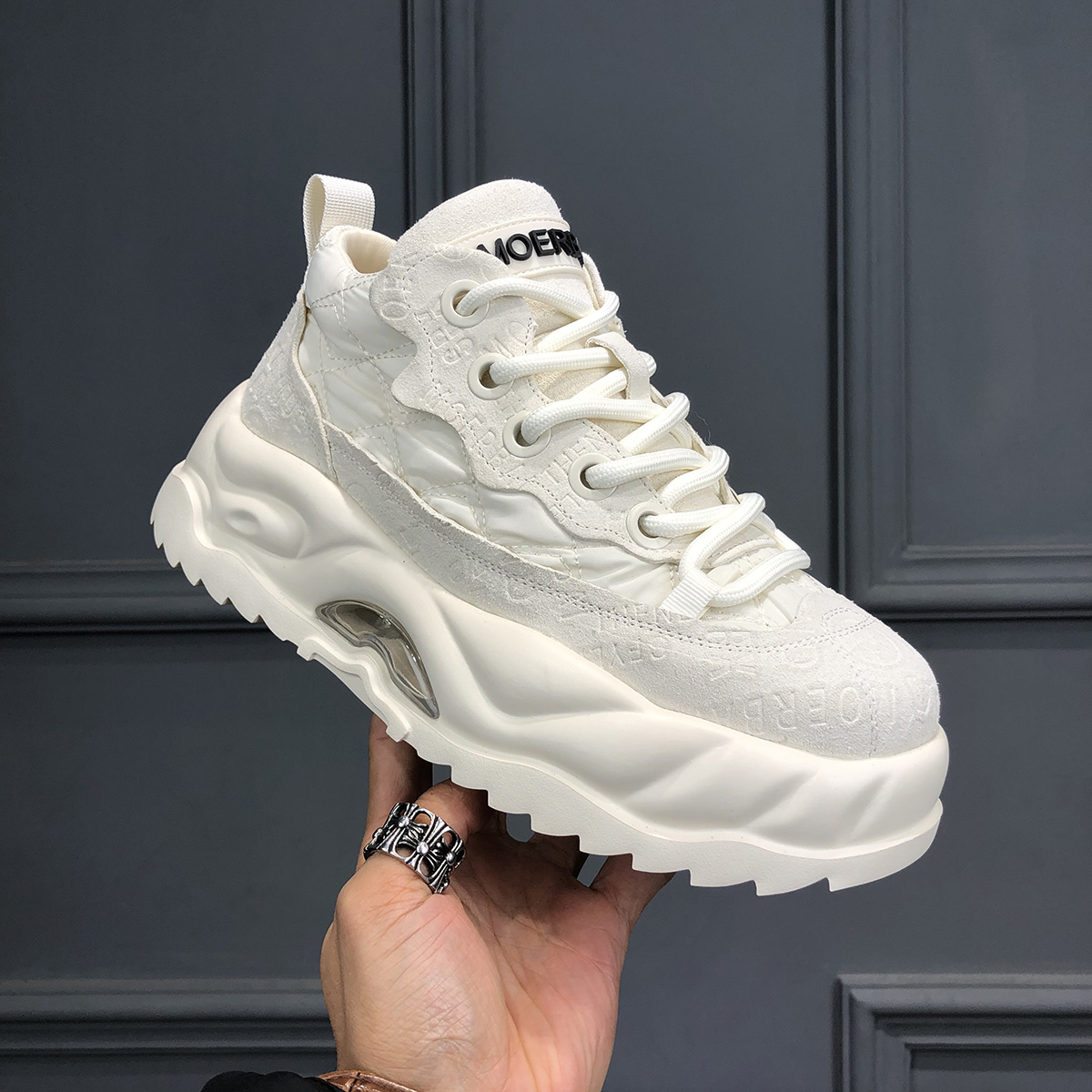 2025冬季新款小白鞋男内增高厚底