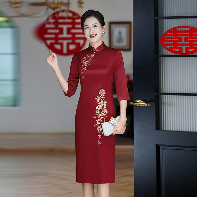 新中式高端婚宴旗袍中年妈妈装2025新款暗红色喜婆婆结婚礼服