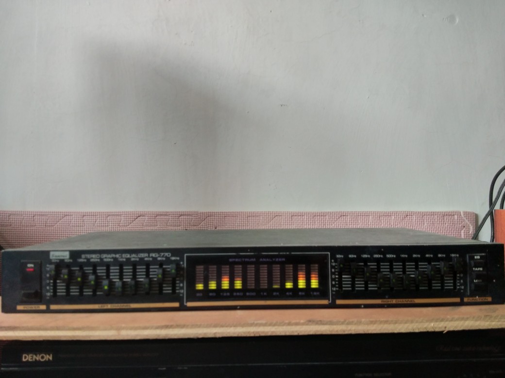 进口音响Sansui/山水双十段屏普显示手调纯均衡器用料发烧