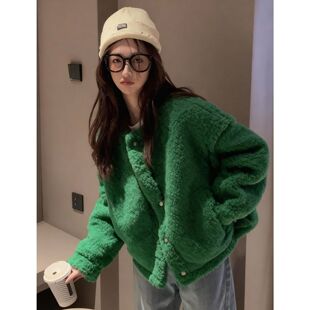 绿色圆领羊羔毛短款外套女2025新款冬巨好看轻熟慵懒宽松保暖上衣
