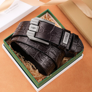 卡帝乐鳄鱼皮带男复古压花真皮针扣腰带头层牛皮青年休闲商务裤带