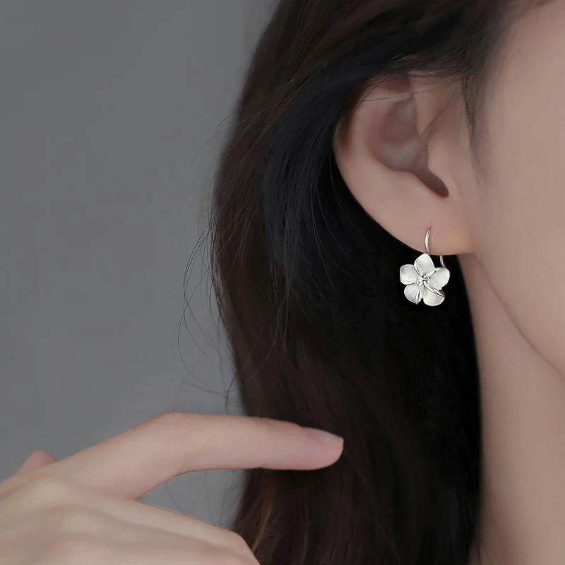 S999纯银花朵耳挂高级感设计小众简约轻奢镶钻百搭女新款耳钉耳饰