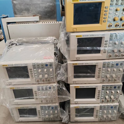 普源示波器。数字示波器，DS5042M型，共有8个，成色如图—议价