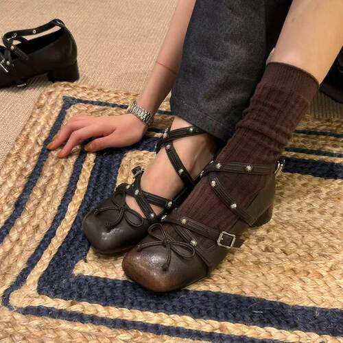 【现货】H55女鞋温莎城堡新款浅口时尚雪花钉古典系小高跟玛丽珍