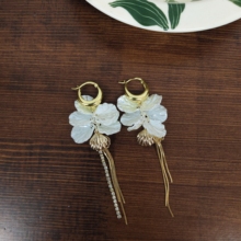 客订日系千金风小姐日本夏季新款好白花瓣贝壳流苏温柔长款耳饰