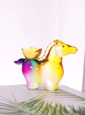 2025年新款马上有钱生肖马琉璃摆件元宝可爱卡通小马儿童新年礼物