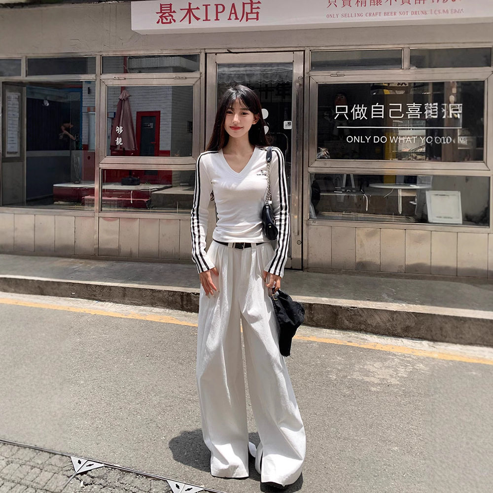 白色条纹V领长袖t恤女春秋季2025修身内搭打底衫短款紧身上衣