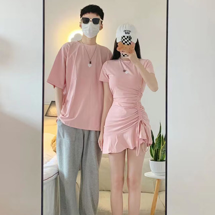 情侣装春夏装2025新款套装小众设计感显瘦粉色t恤裙子一裙一衣潮