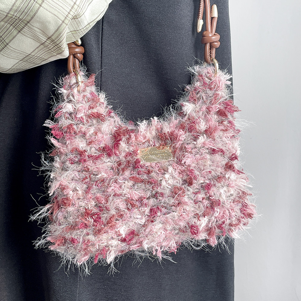 【材料包】手混线钩织包牛角包粗毛线手工编织diy有教程非成品,服饰配件/皮带/帽子/围巾,DIY编织材料包,淘宝优惠券,粉丝福利购,淘宝优惠卷