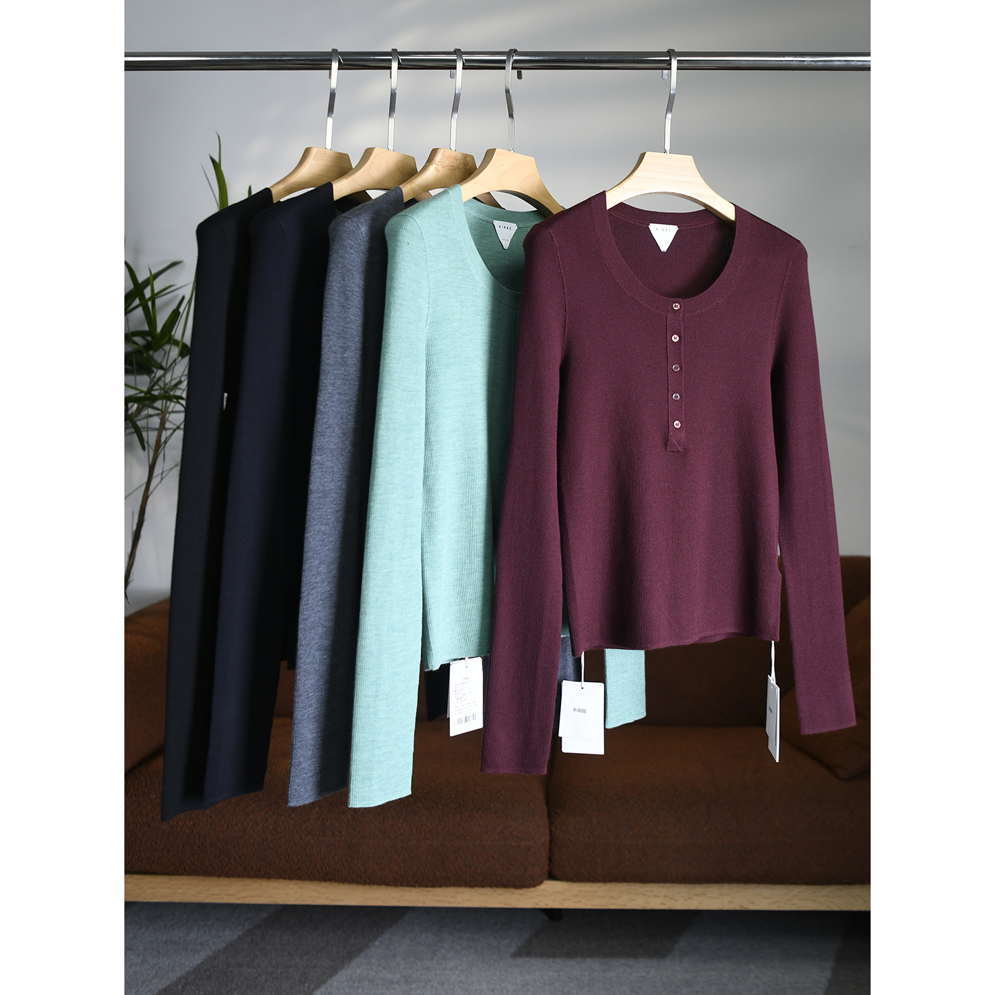 颖颖家 匠心B系18针细坑条纯羊毛U领罗纹纽扣半开襟针织衫 W1594