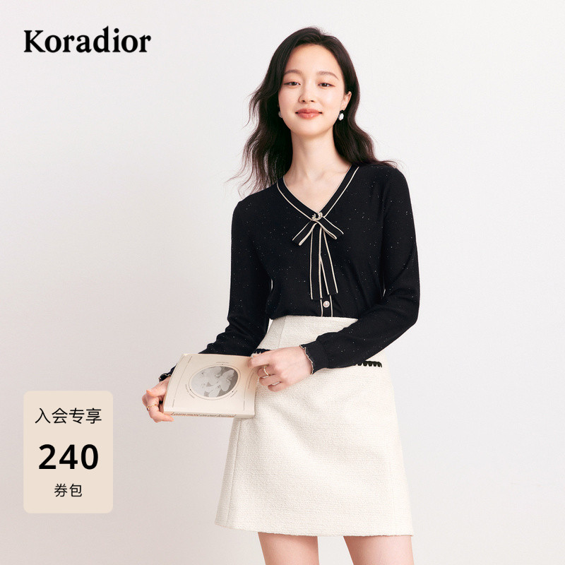 Koradior珂莱蒂尔春季商场同款修身V领套头拼接针织衫上衣