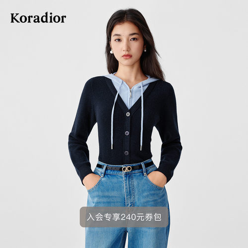 珂莱蒂尔2025冬新款休闲学院风拼色抽绳连帽假两件羊毛针织衫