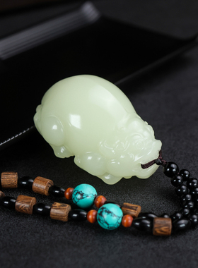 新疆和田青白玉貔貅手把件