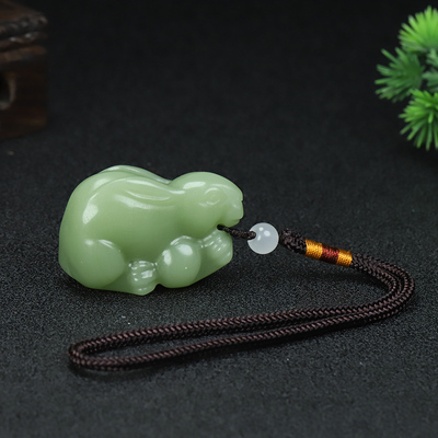 新疆青白玉生肖兔把件