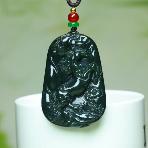 新疆和田玉生肖马吊坠