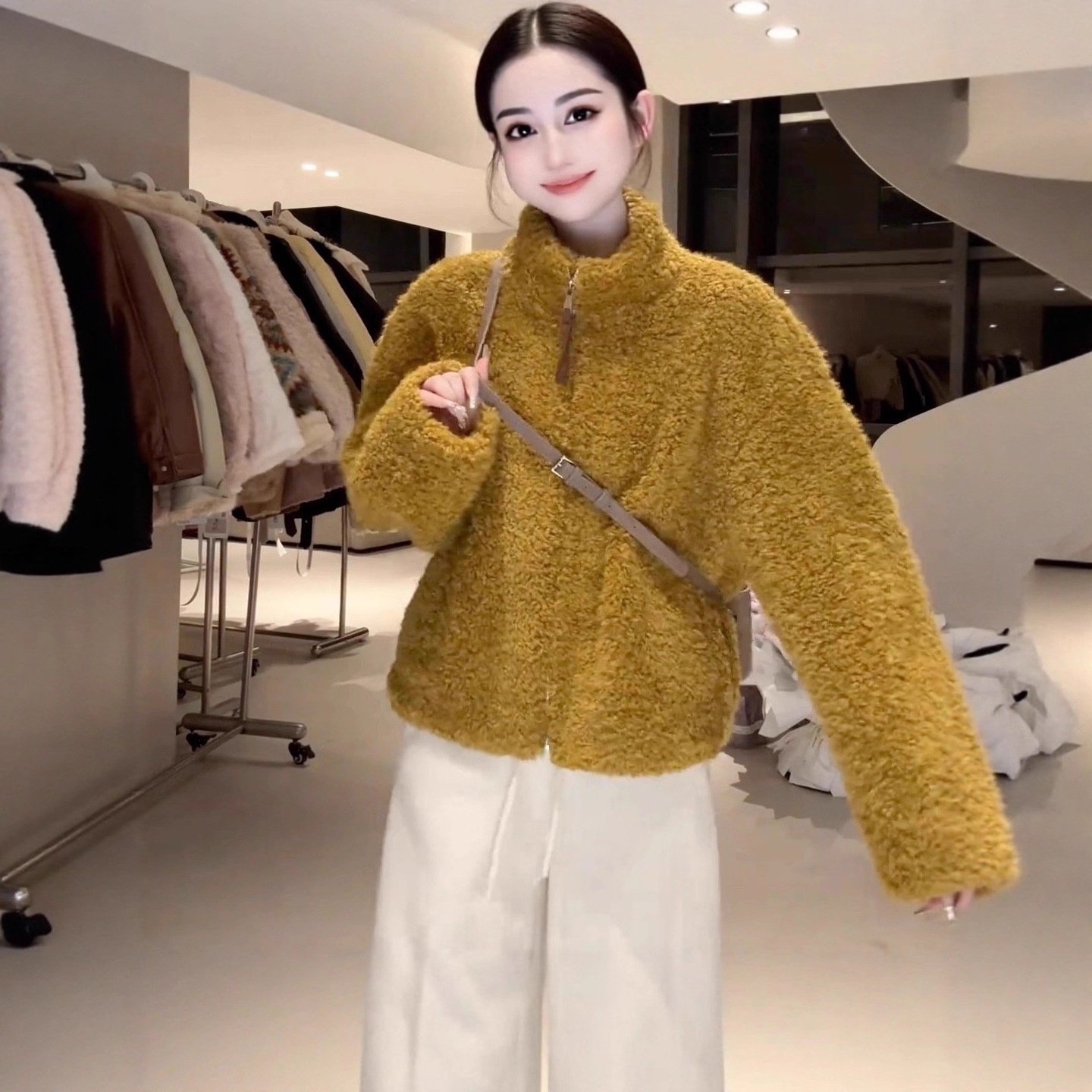 冬季短款羊羔毛皮毛一体外套女2025新款小个子时尚百搭毛绒绒上衣