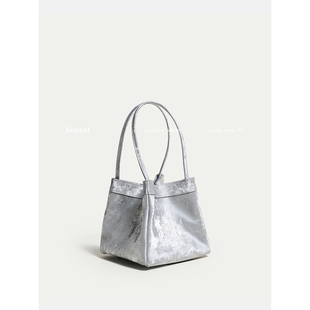 真皮福利秒完为止 | 【小优家包包】HOYOZI 真皮骰子手拎单肩包