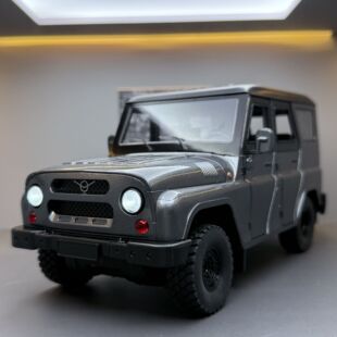 车致合金车模1:18俄罗斯瓦兹猎人越野车声光回力玩具模型摆件