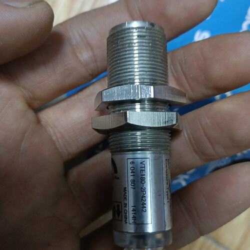 议价全新SI光电传感器VTE180-2P42442,只有一个