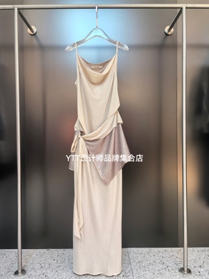 顺丰包邮 UNCODED｜2026春夏新款杏色时尚休闲显瘦百搭吊带连衣裙