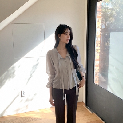 Haners家韩代购女时髦大气2026新品甜美优雅飘带长袖衬衫上衣