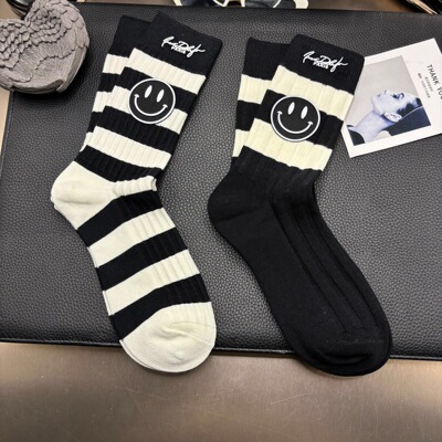 黑白条纹新款潮袜个性字母笑脸春夏中筒袜外穿搭配打底鲨鱼裤长袜