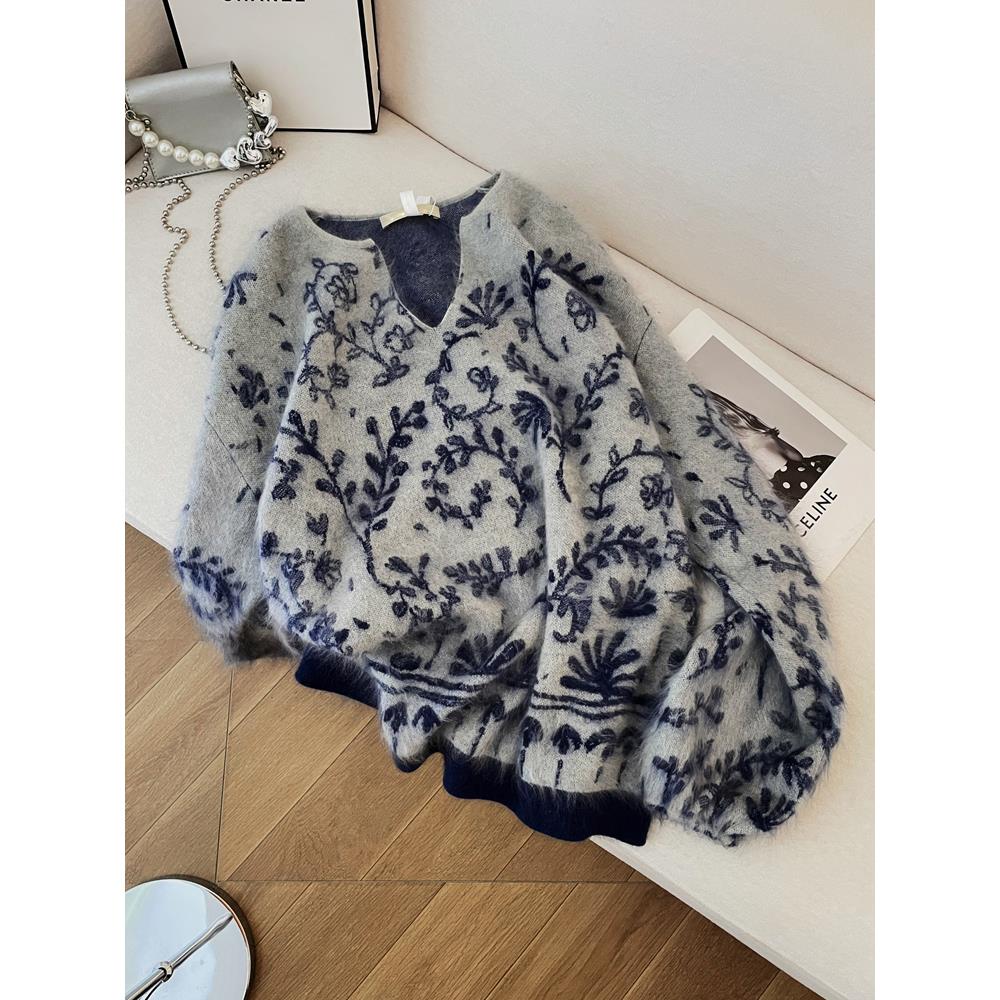 秋冬高级感软糯青花瓷针织毛衣女