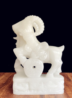 白玉羊摆件天然原石雕刻家居客厅装饰店铺开业礼品吉祥金钱生肖
