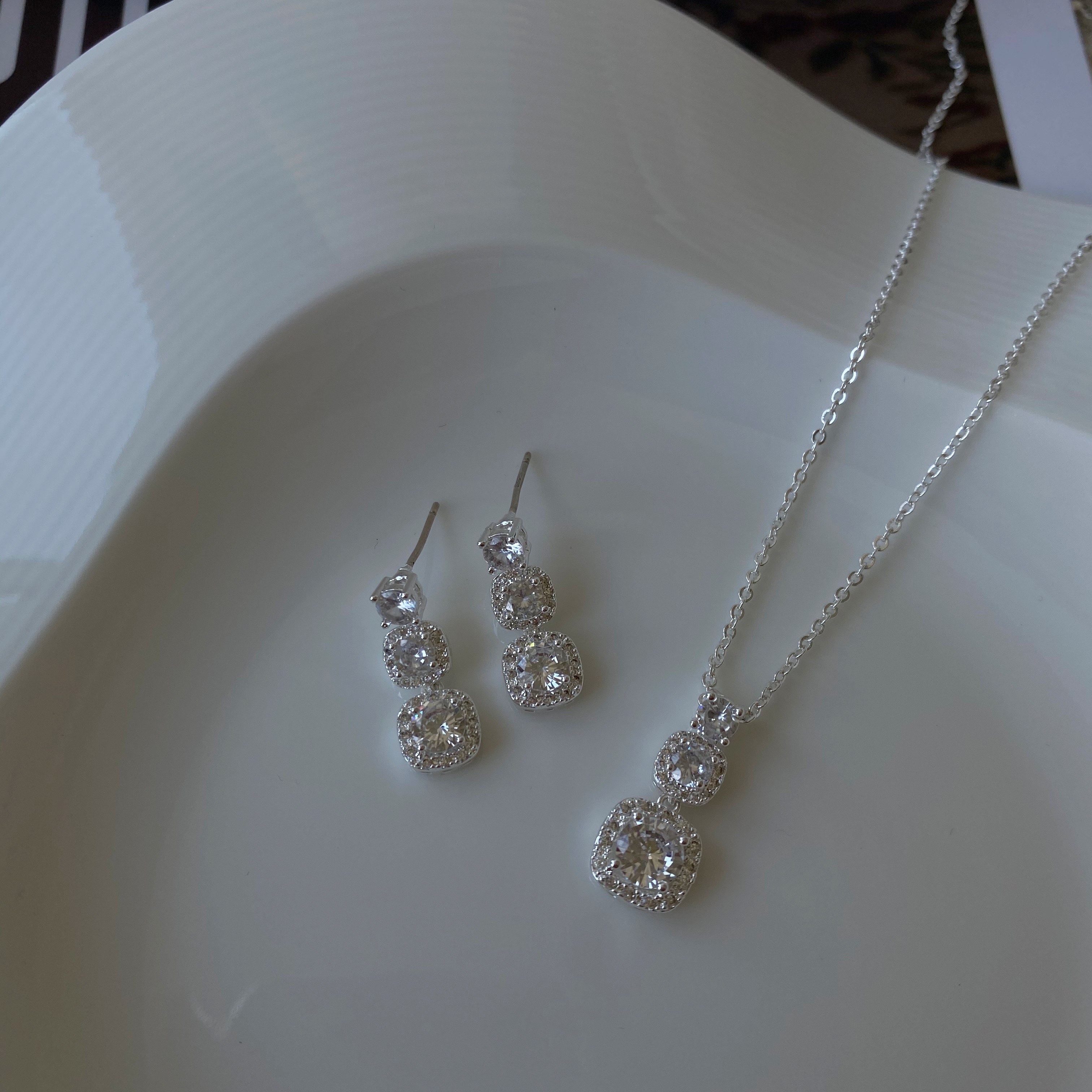 小方块鸽子蛋锆石项链耳线