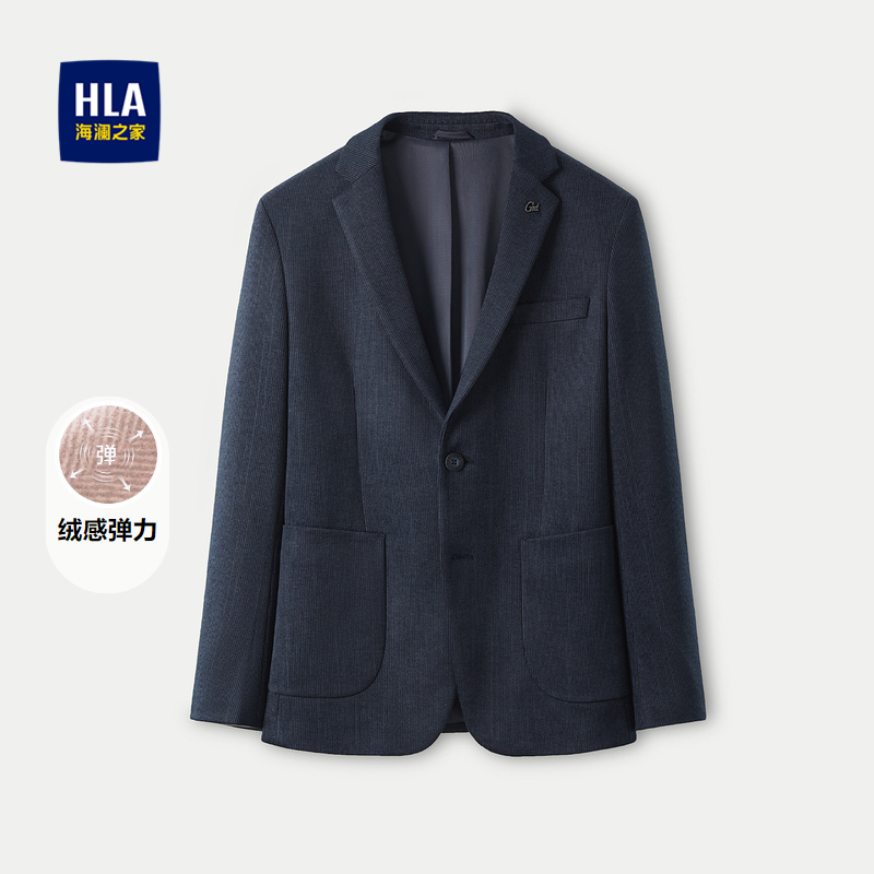 经典平驳领 修身版型 满身花纹