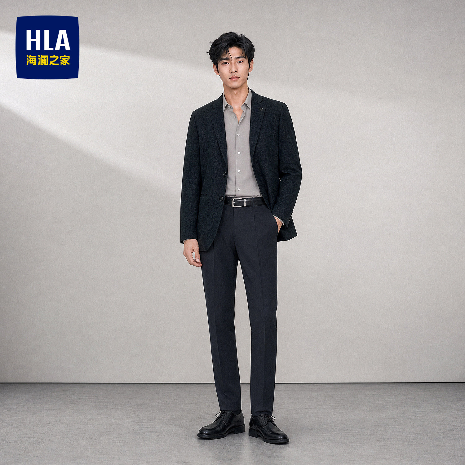 HLA/海澜之家绒感弹力西服2026冬新金属胸针平驳领商务绅士外套男