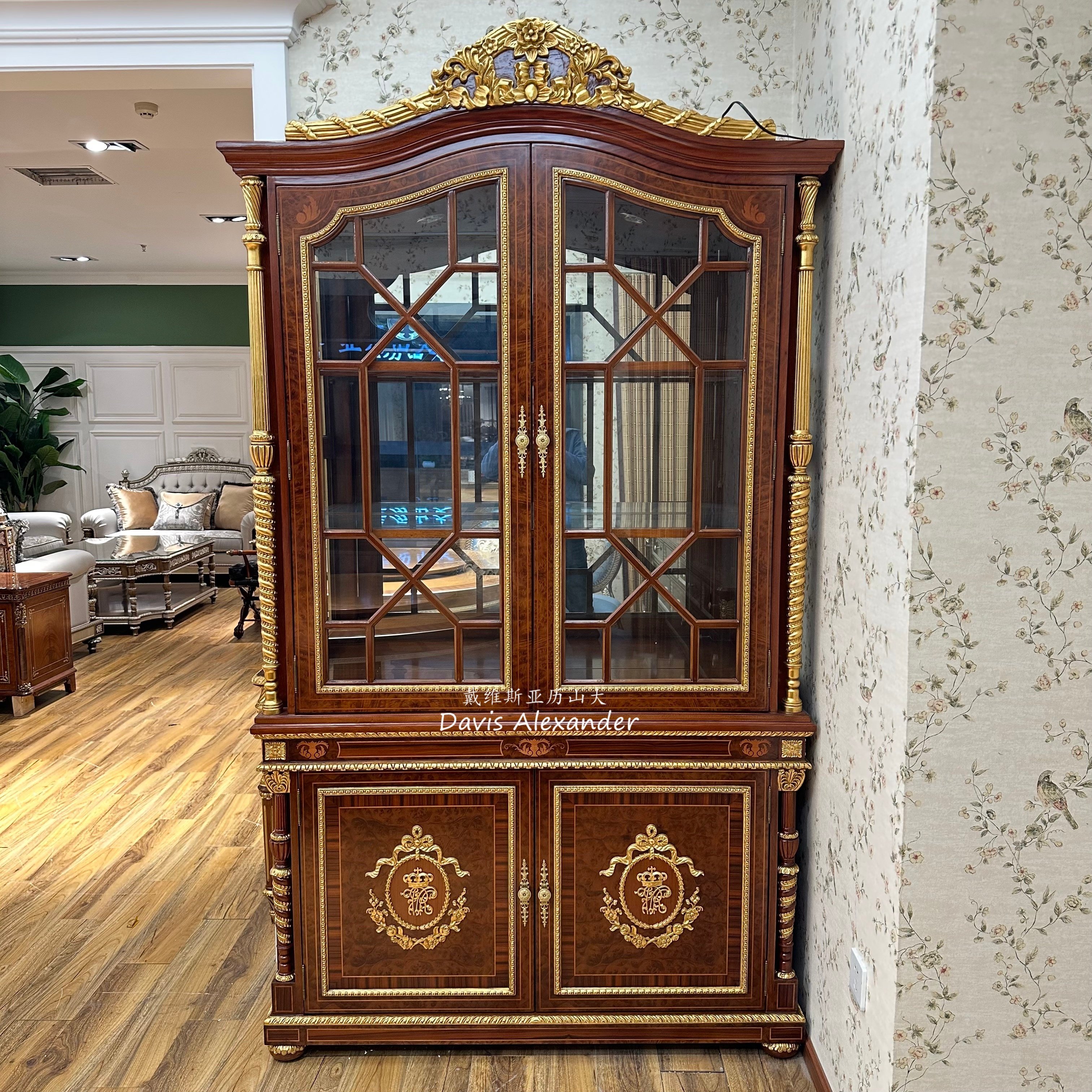 法式温莎堡古典双门酒柜金箔做旧展示柜桃花心实木欧洲古堡大书柜