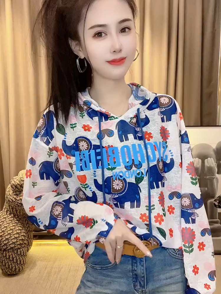 夏季宽松小象字母印花冰丝连帽度假长袖防晒衫女新款百搭正肩T恤t