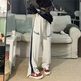 灰色