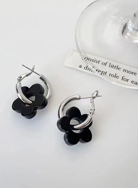 黑色花朵耳钉女2023新款潮耳圈百搭小众设计感耳饰简约冷淡风耳环
